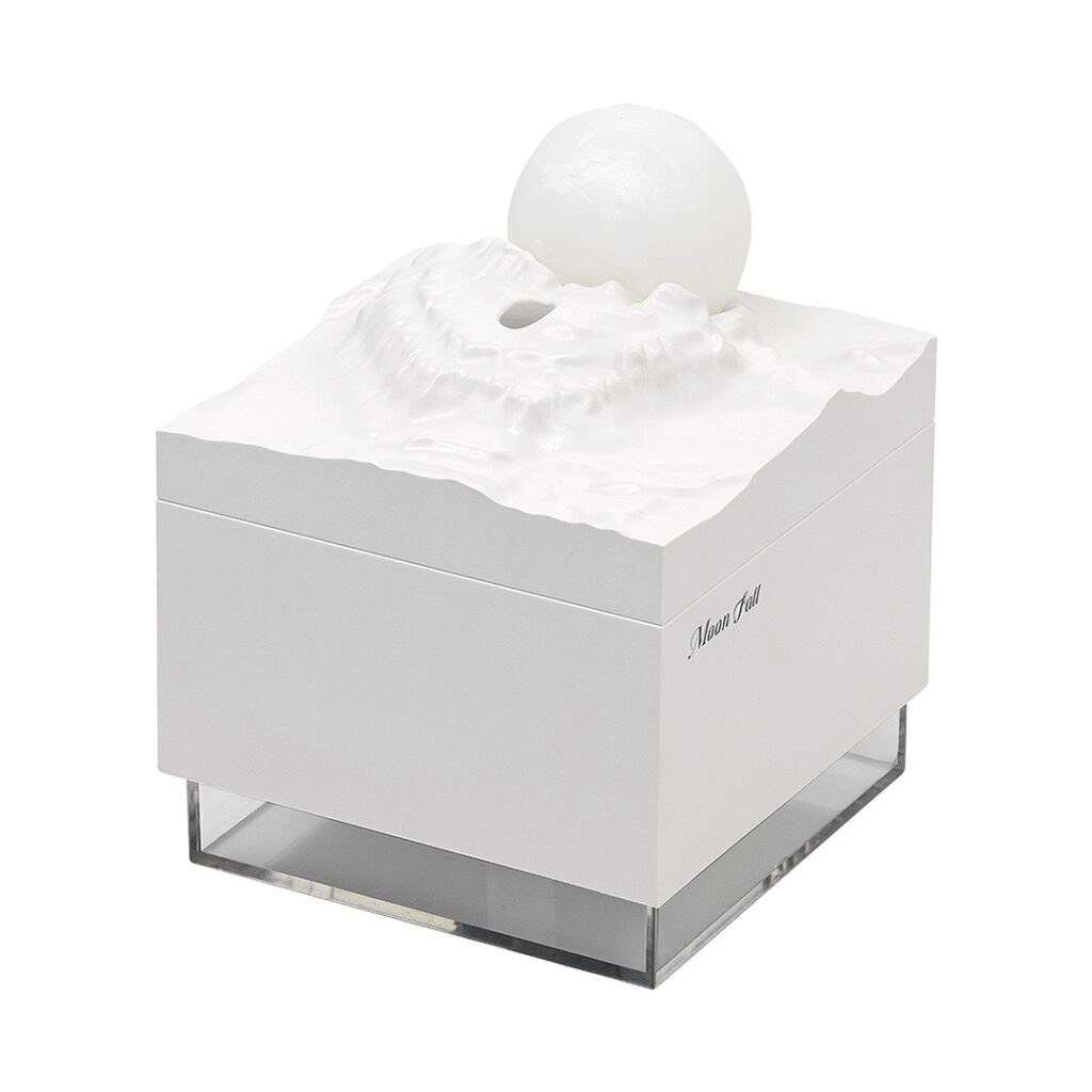 White portable humidifier with moon and mountain design night light BD
